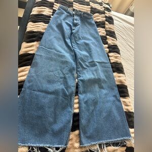 Zara Blue Denim Wide-Leg Jeans with Contrast Stitching